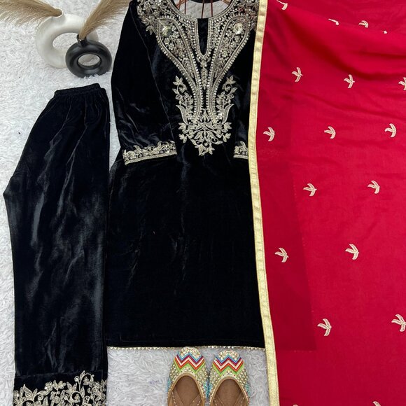 Velvet Fabric Salwar Suit - Picture 8 of 12